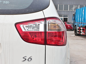 2013款2.4L 自动尊享版 尾灯