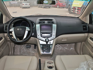 2013款2.4L 自动尊享版 内饰全景
