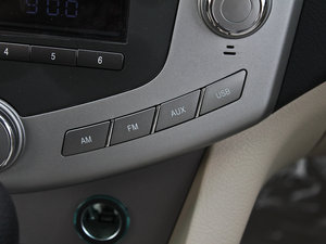 2013款2.4L 自动尊享版 中控区