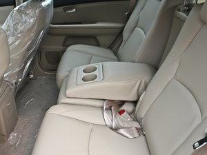 2013款2.4L 自动尊享版 后排中央扶手