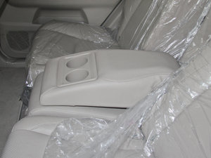2013款劲悦版 2.0L 手动精英型 后排中央扶手
