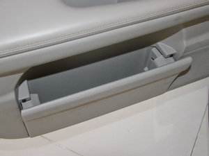 2013款劲悦版 2.0L 手动精英型 前门储物空间