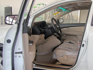 2013款劲悦版 2.0L 手动精英型 前排空间