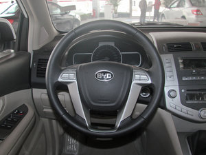 2013款劲悦版 2.0L 手动精英型 方向盘