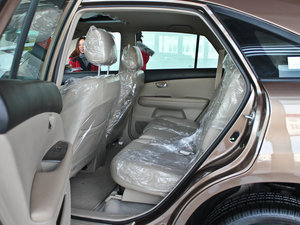 2013款2.4L 自动尊荣版 后排空间