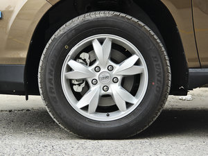 2013款白金版 2.4L 手动精英型 轮圈