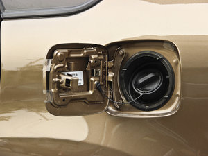 2013款白金版 2.4L 手动精英型 油箱盖