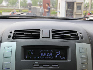 2013款白金版 2.4L 手动精英型 空调出风口