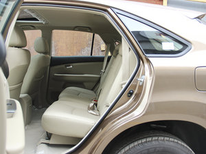 2013款白金版 2.4L 手动精英型 后排空间
