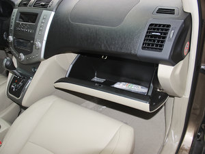 2013款白金版 2.4L 手动精英型 手套箱