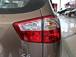 2013款白金版 2.0L 手动尊贵型 尾灯