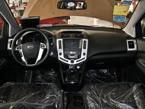 2013款白金版 2.0L 手动尊贵型 内饰全景