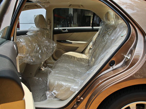 2013款1.5TID 自动尊荣版 后排空间