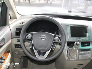 比亞迪汽車2013款比亞迪M6