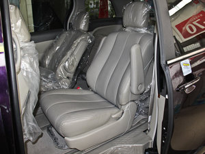 2013款2.4L 手动尊贵版 后排座椅