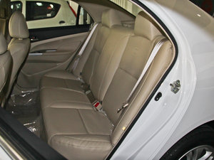 2014款1.5L 手动尊贵版 后排座椅