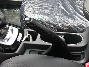 2014款1.5L 手动豪华版 驻车制动器