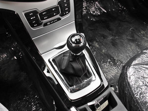 2014款1.5L 手动豪华版 换挡杆