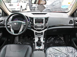 2014款1.5L 手动豪华版 内饰全景