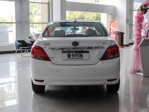 2014款1.5L 手动尊贵版 正后	