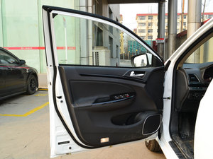 2014款1.5L 自动豪华版 空间座椅