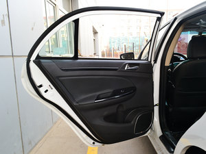 2014款1.5L 自动豪华版 空间座椅