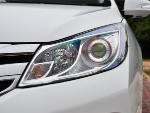 2015款1.5L 自动豪华型 大灯