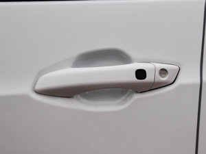 2015款1.5L 自动豪华型 主驾门拉手