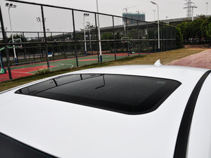 2015款1.5L 自动豪华型 车顶