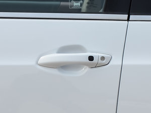 2015款1.5L 手动豪华型 主驾门拉手