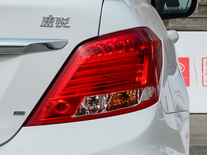 2015款1.5L 手动豪华型 尾灯