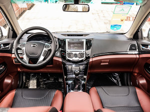 2015款1.5L 手动豪华型 内饰全景