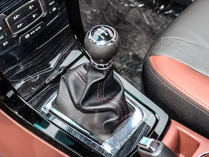 2015款1.5L 手动豪华型 换挡杆