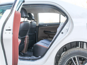 2015款改款 1.5L 手动舒适型 后排空间