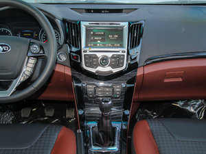 2015款改款 1.5L 手动舒适型 中控台