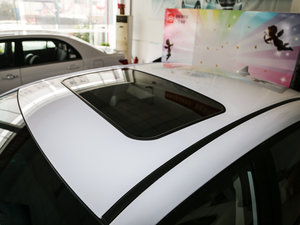 2015款改款 1.5L 手动豪华型 车顶