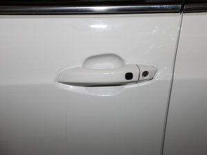 2015款改款 1.5L 手动豪华型 主驾门拉手
