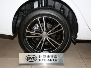 2015款改款 1.5L 手动豪华型 轮圈