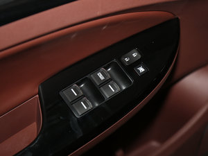 2015款改款 1.5L 手动豪华型 主驾车窗控制区	