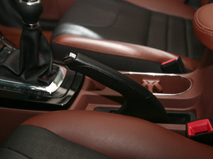 2015款改款 1.5L 手动豪华型 驻车制动器
