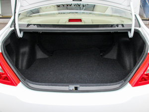 2015款节能版 1.5L 手动豪华型 行李厢空间
