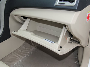 2015款节能版 1.5L 手动豪华型 手套箱