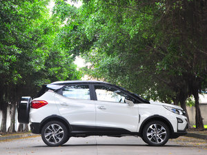 2016款1.5L 手动尊贵型 整体外观
