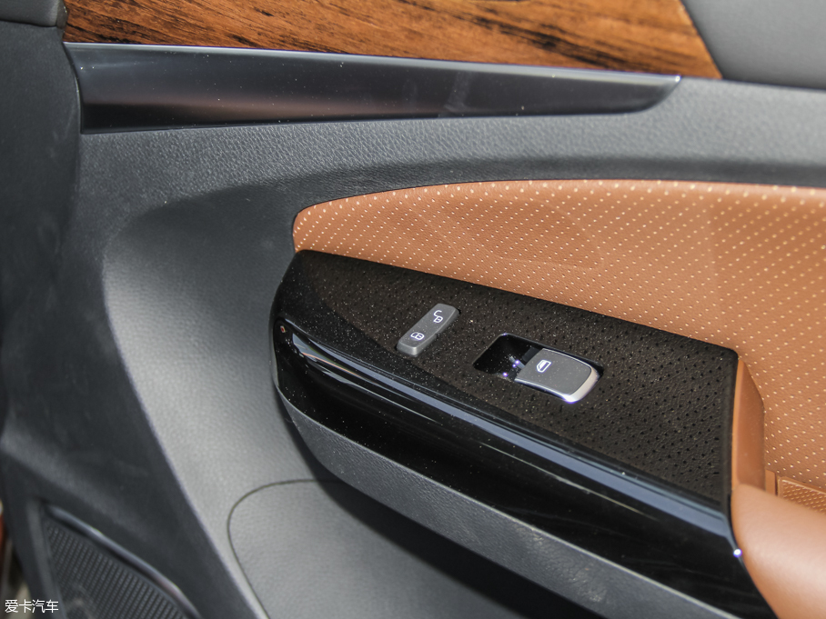 2016ȁS7 2.0T 7F Plus