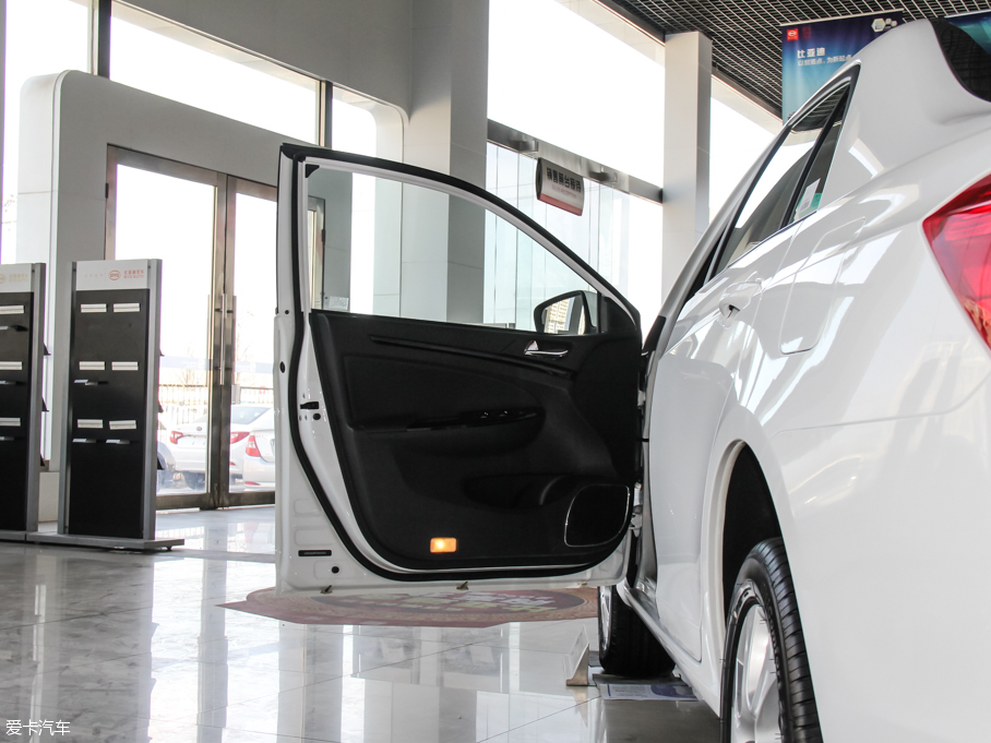 2016��ȁ���e5 300 ���A��