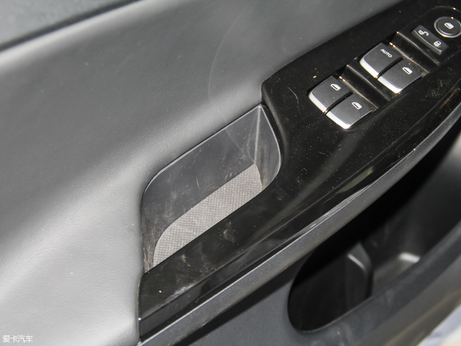 2016��ȁ���e5 300 ���A��