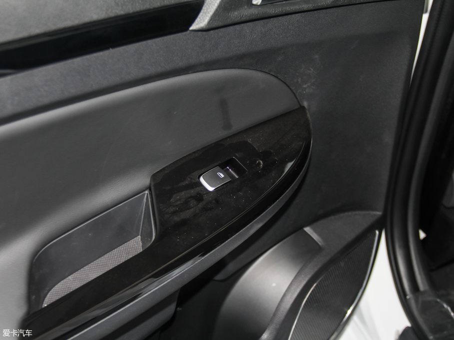 2016��ȁ���e5 300 ���A��