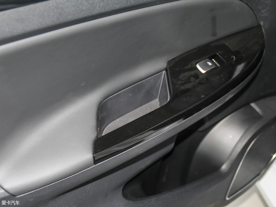 2016��ȁ���e5 300 ���A��