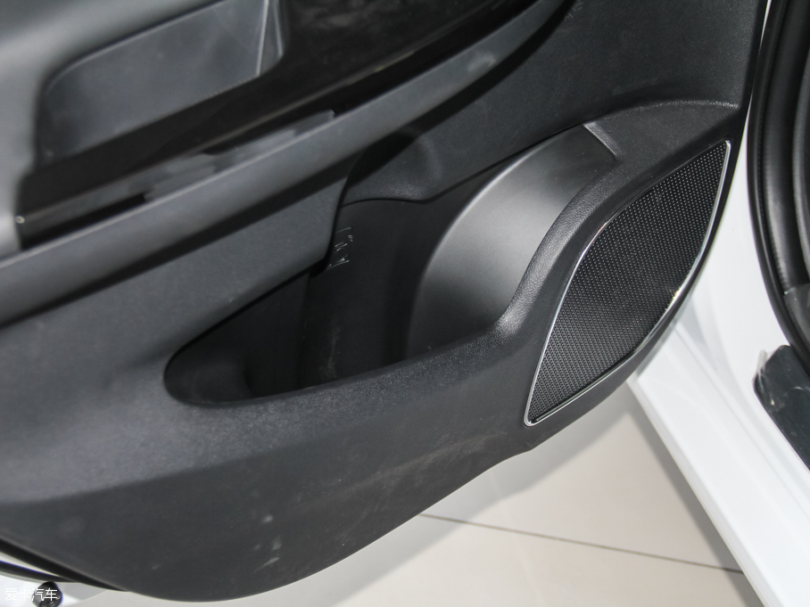 2016��ȁ���e5 300 ���A��