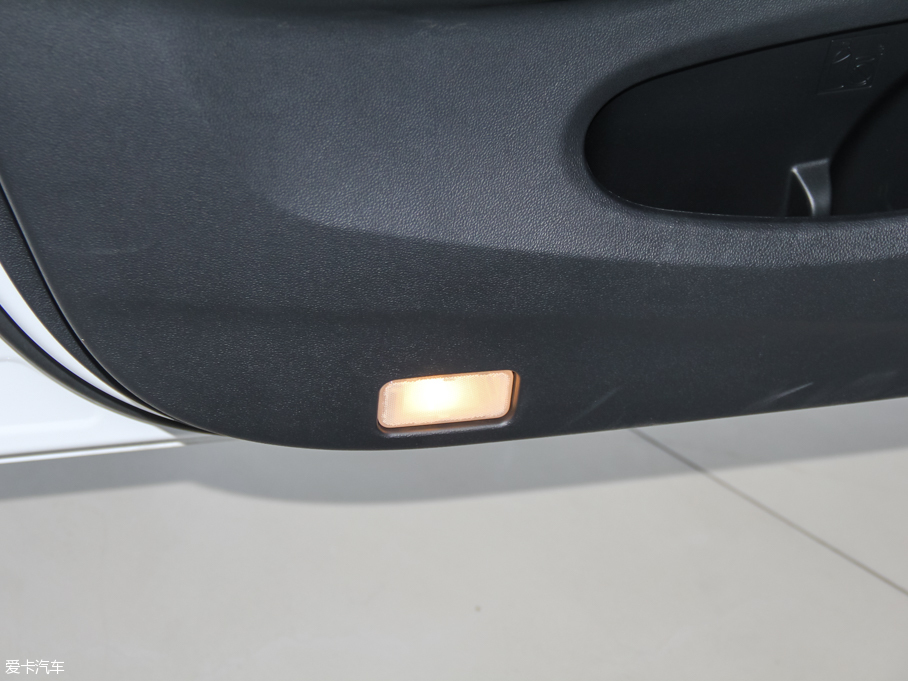 2016��ȁ���e5 300 ���A��